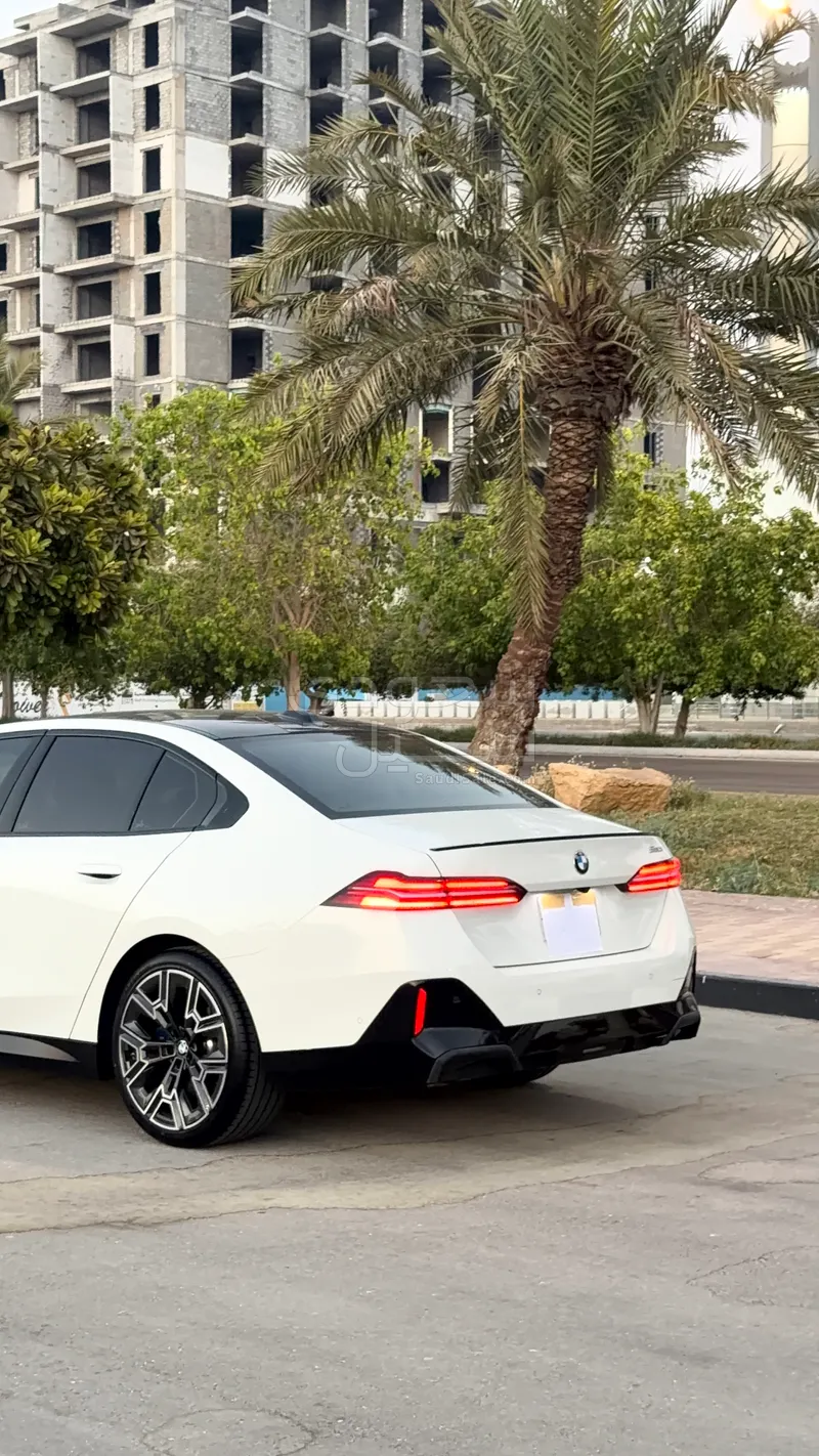 2024 بي ام دبليو الفئة الخامسة 520 أي