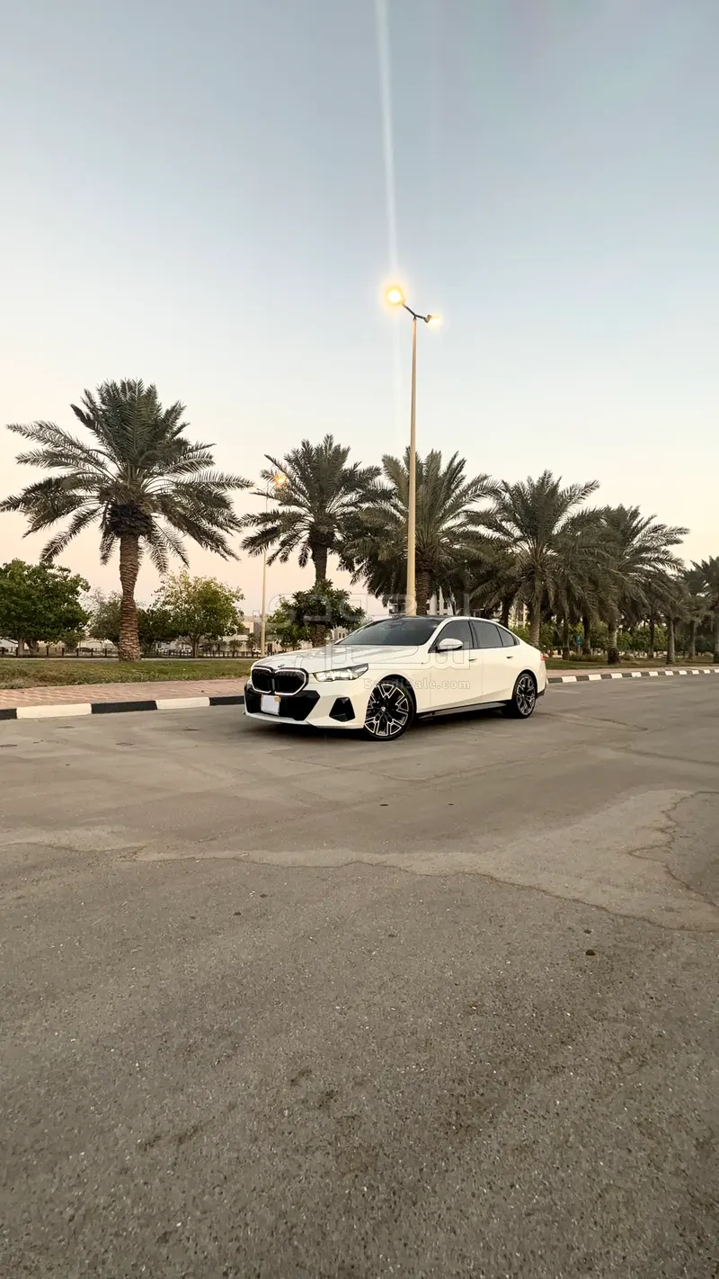 2024 بي ام دبليو الفئة الخامسة 520 أي