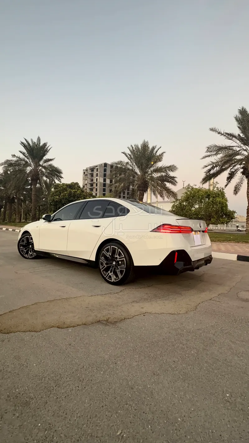 2024 بي ام دبليو الفئة الخامسة 520 أي