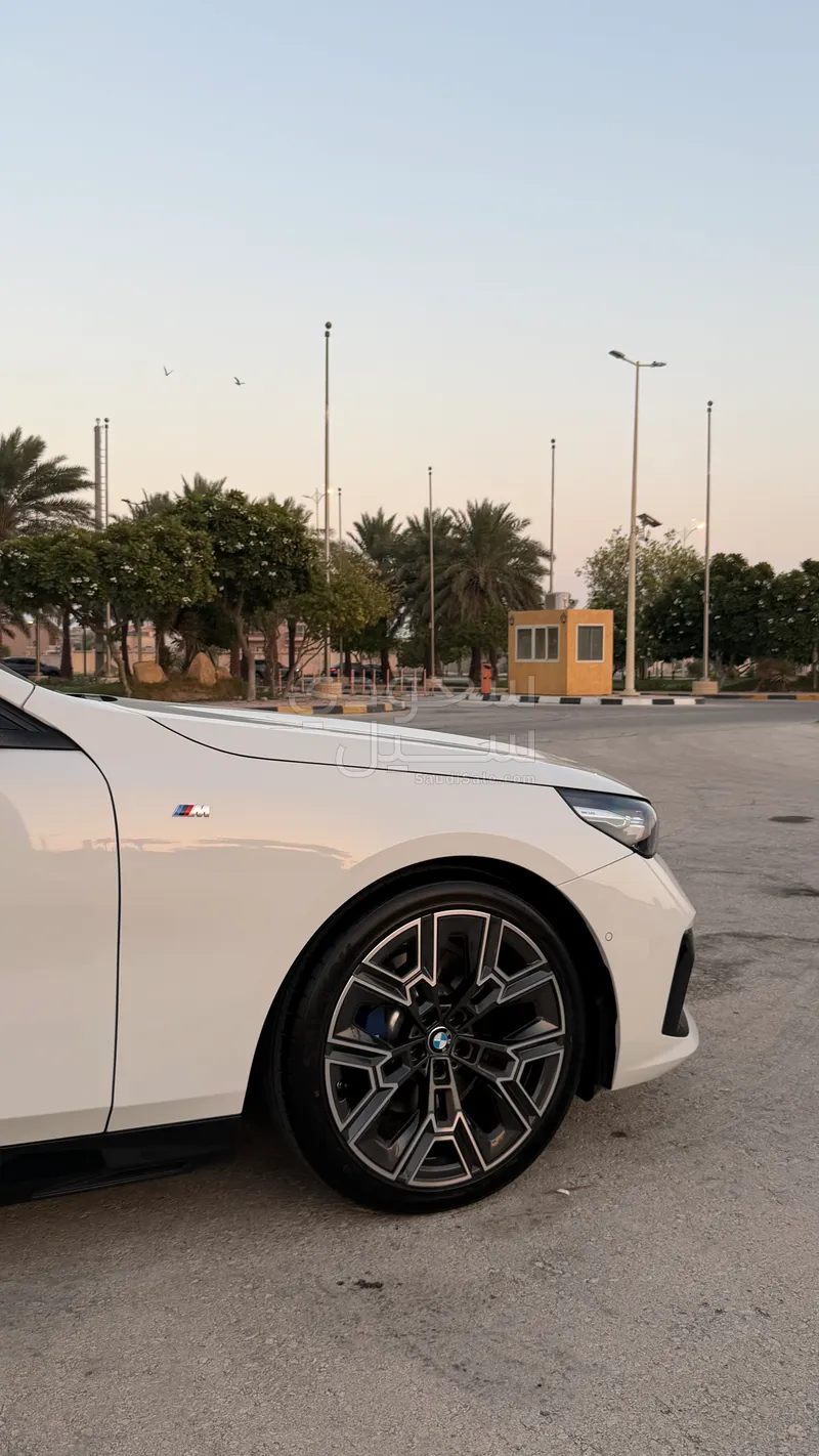 2024 بي ام دبليو الفئة الخامسة 520 أي