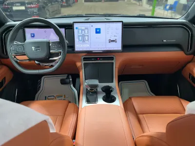2027 روكس 01