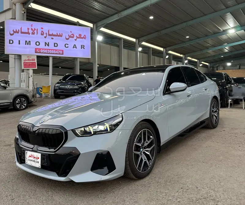 2024 بي ام دبليو الفئة الخامسة 520 أي