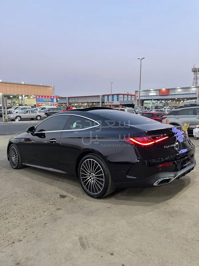2025 مرسيدس - بنز سي إل إي 200