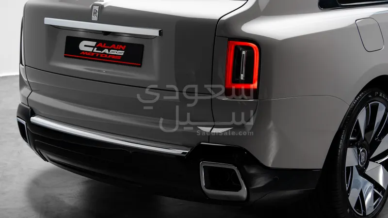 2027 رولز رويس كولينان سلفر بادج