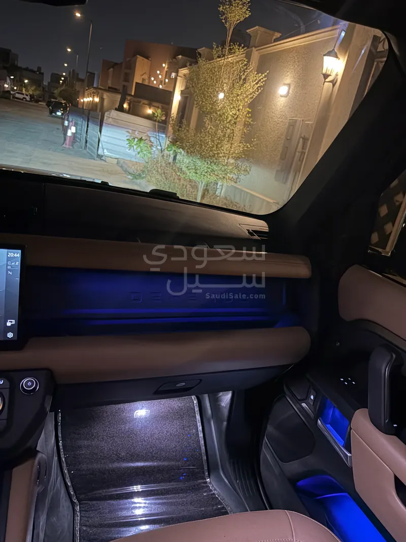 2025 لاند روفر ديفيندر 110 اس اي
