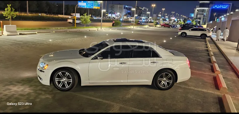 2012 كرايسلر 300 ليميتد