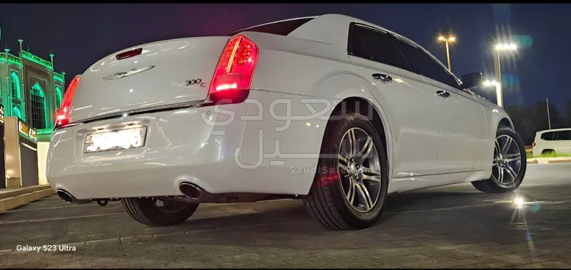 2012 كرايسلر 300 ليميتد