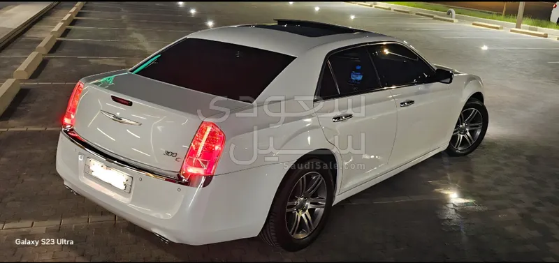 2012 كرايسلر 300 ليميتد
