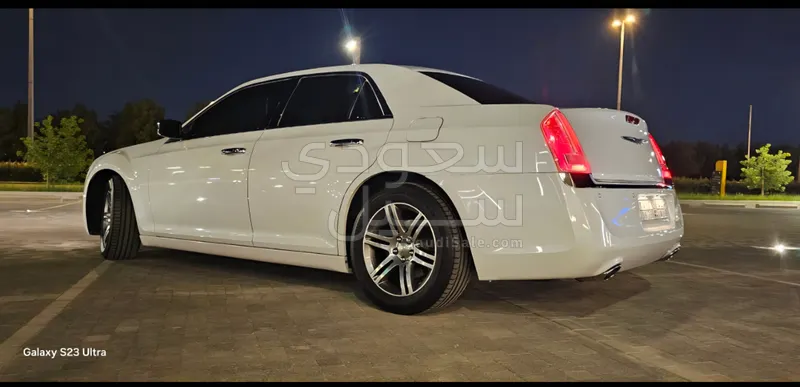 2012 كرايسلر 300 ليميتد