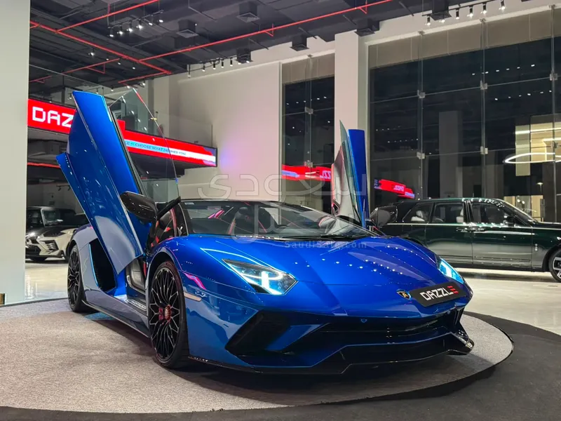 2019 لمبرجيني افنتادور رودستر