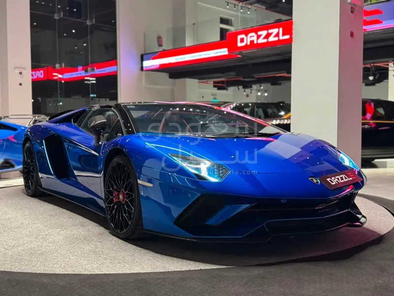 2019 لمبرجيني افنتادور رودستر