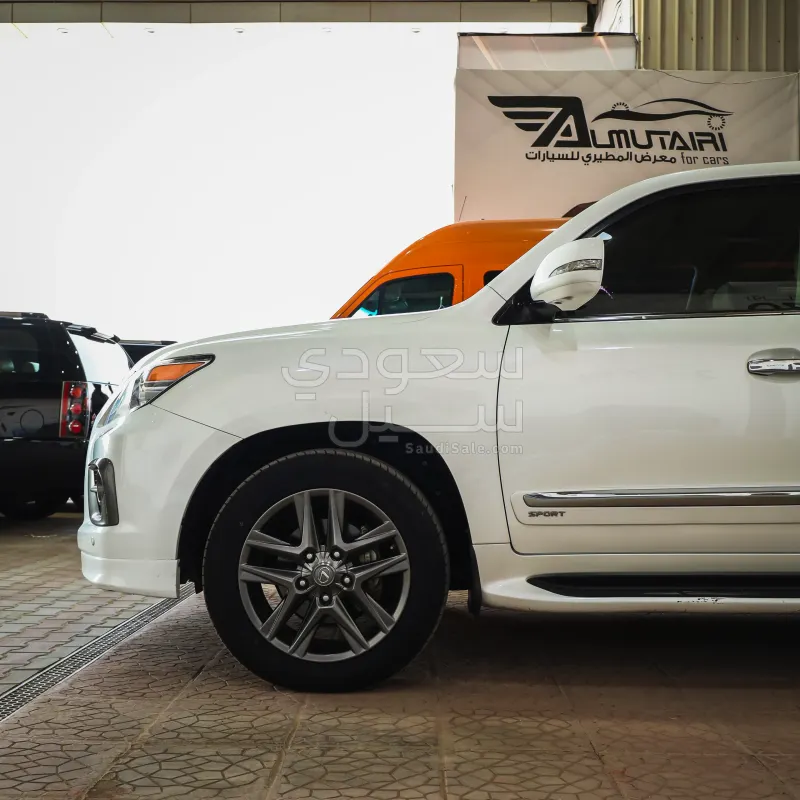 2015 لكزس إل إكس 570