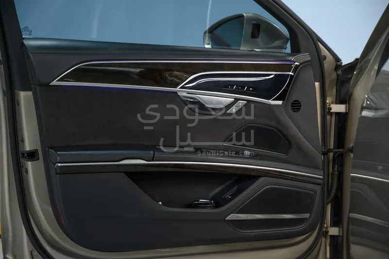 2020 اودي اي 8 ال 60 تي اف اس اي