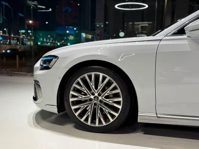 2024 اودي اي 8 ال