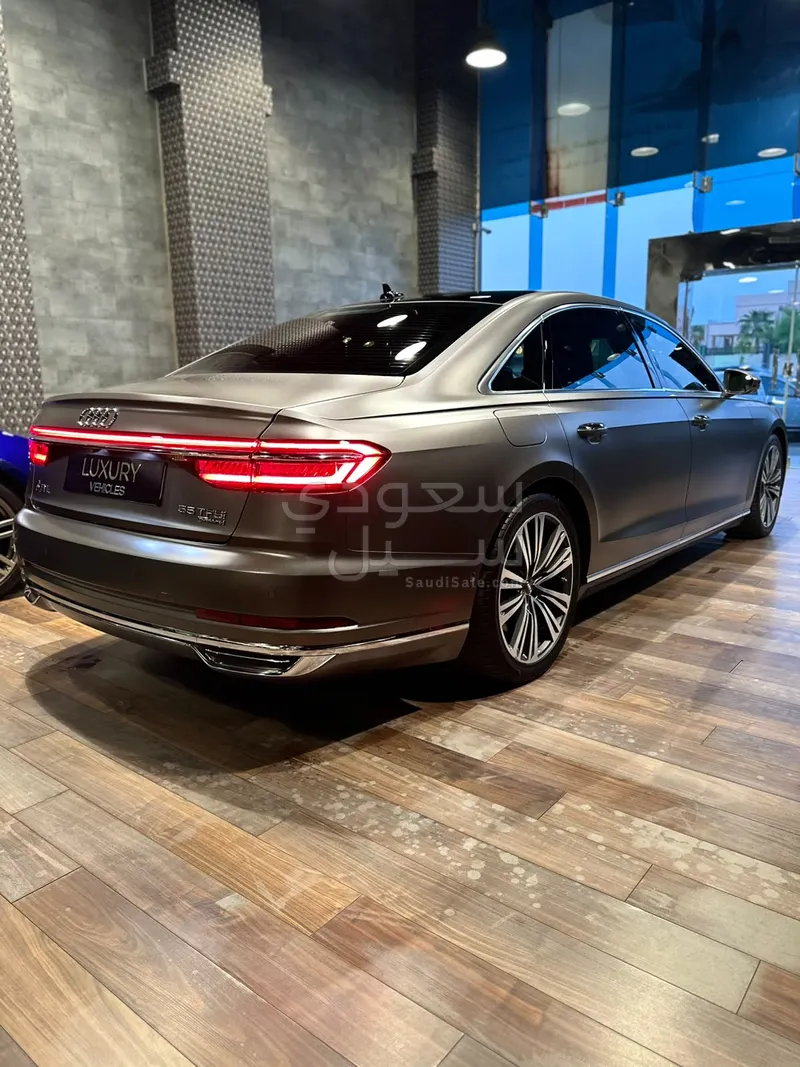 2019 اودي اي 8 ال