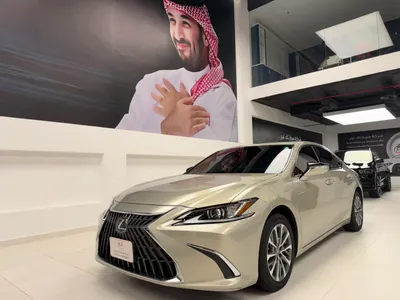 2023 لكزس إي إس 350
