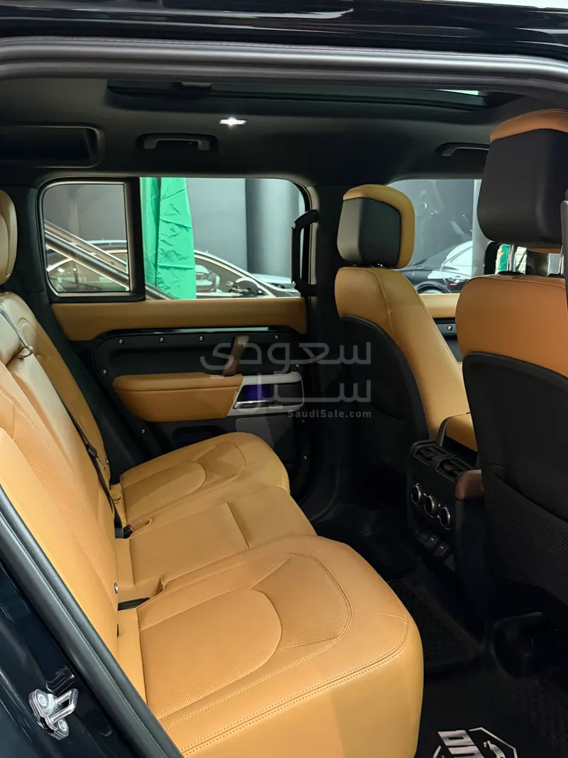 2024 لاند روفر ديفيندر 110 اتش اس اي