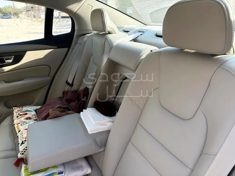 2022 فولفو اس60
