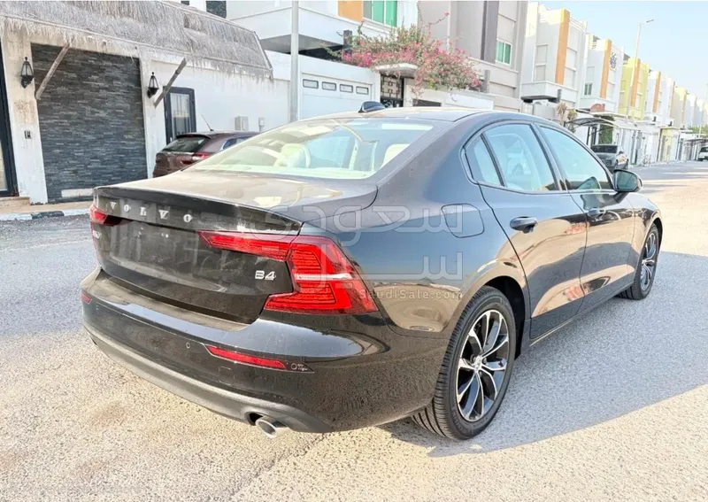 2022 فولفو اس60