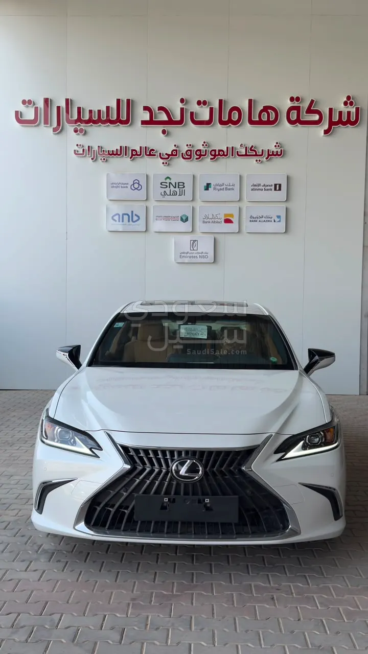 2024 لكزس إي إس 300