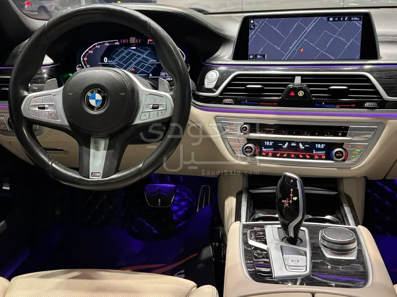 2020 بي ام دبليو الفئة السابعة 730 إل أي