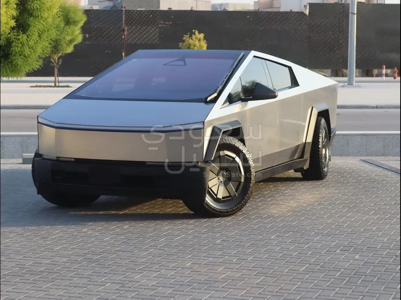 2024 تيسلا سايبر تراك