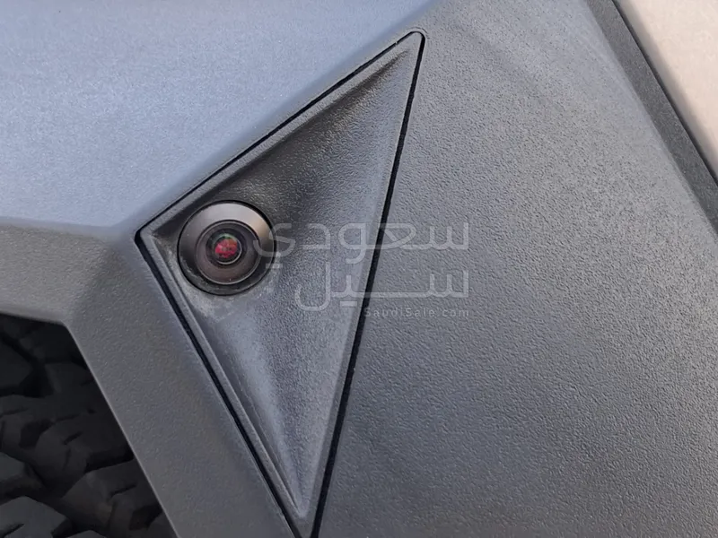 2024 تيسلا سايبر تراك