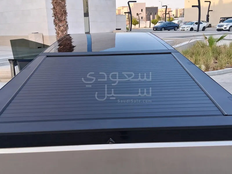 2024 تيسلا سايبر تراك