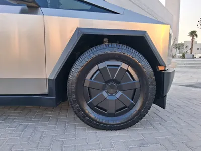 2024 تيسلا سايبر تراك