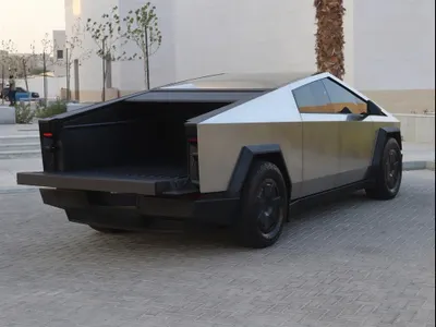 2024 تيسلا سايبر تراك