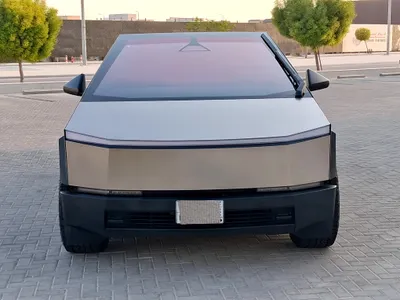 2024 تيسلا سايبر تراك