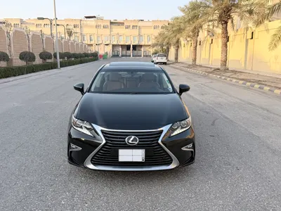 2017 لكزس إي إس 350