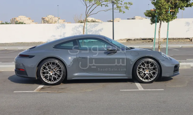 2025 بورش 911 كاريرا