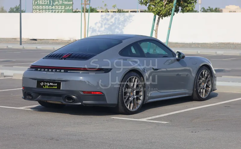 2025 بورش 911 كاريرا