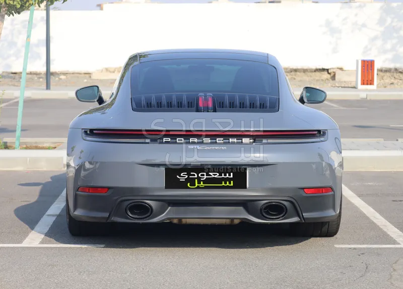 2025 بورش 911 كاريرا