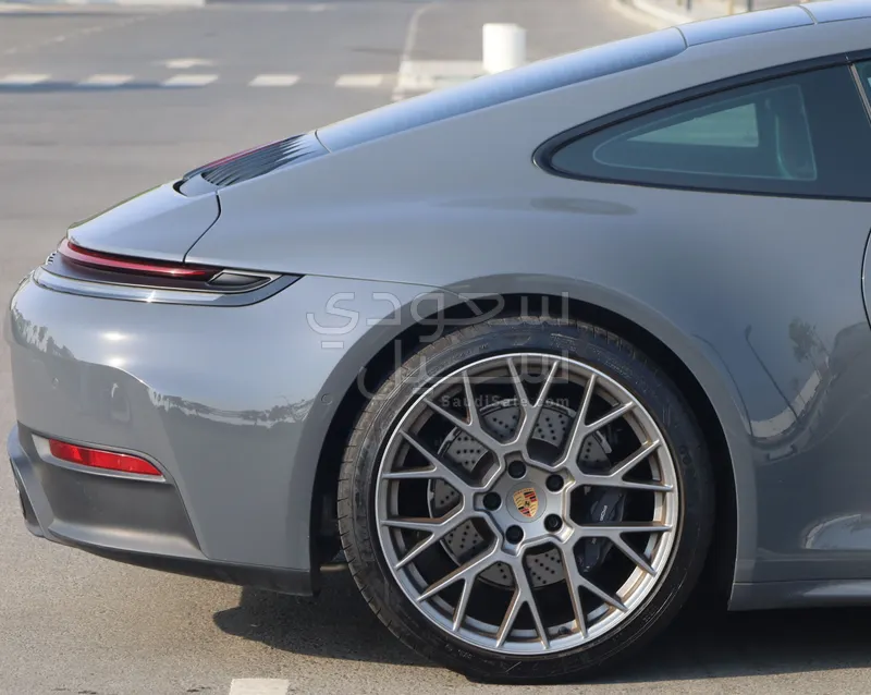 2025 بورش 911 كاريرا