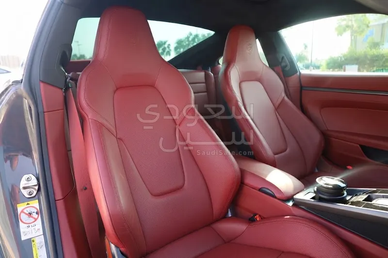 2025 بورش 911 كاريرا