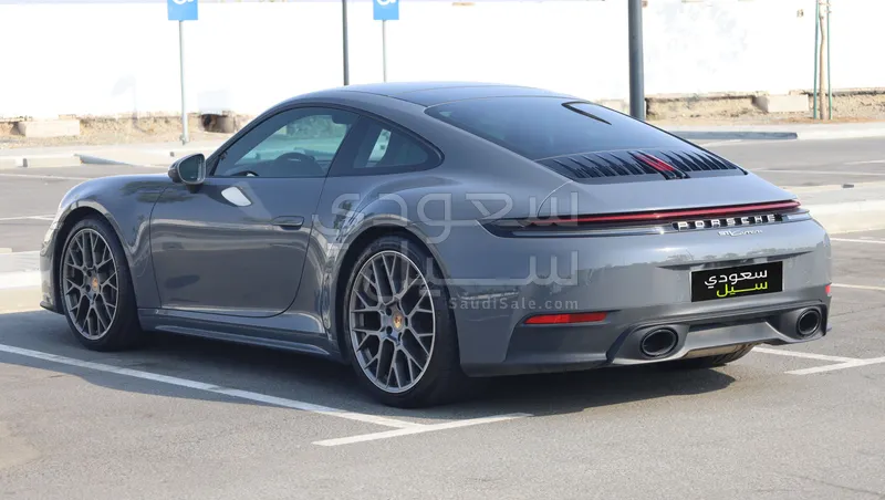2025 بورش 911 كاريرا