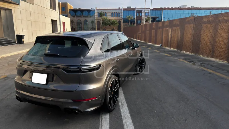 2022 بورش كايين جي تي اس