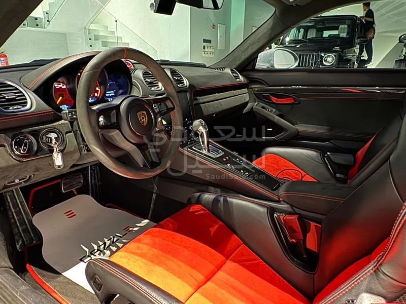 2023 بورش 718 جي تي 4