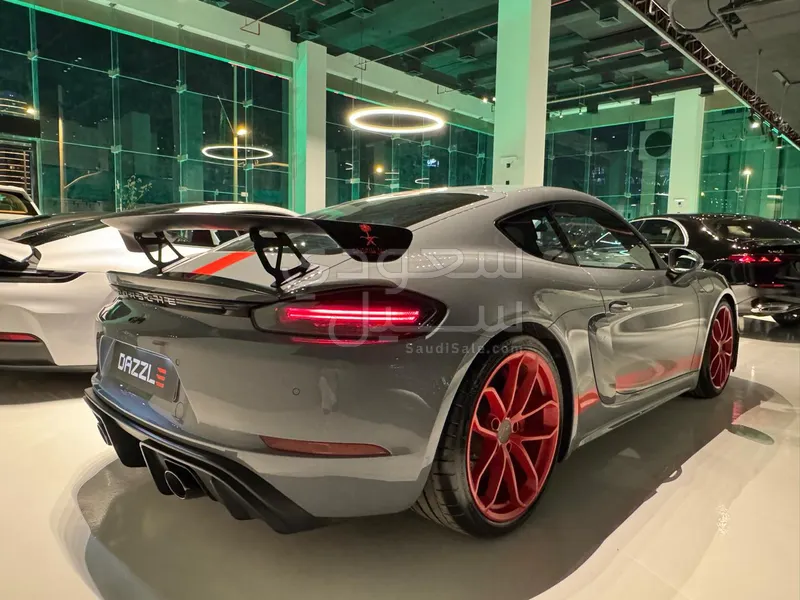 2023 بورش 718 جي تي 4