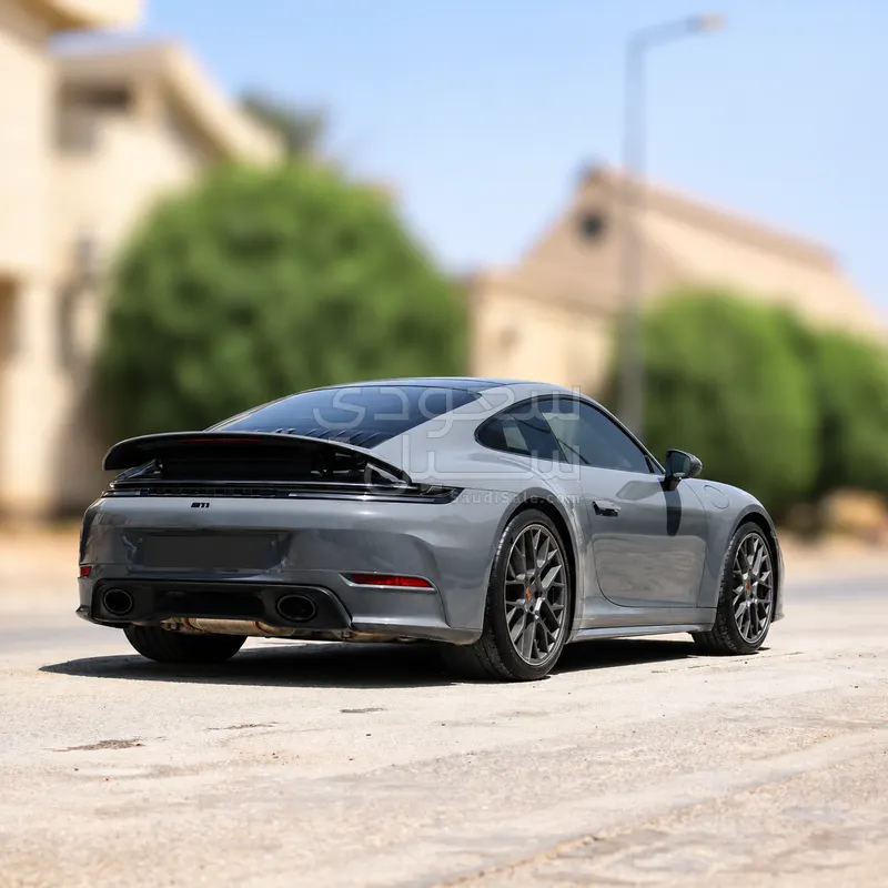 2025 بورش 911 كاريرا