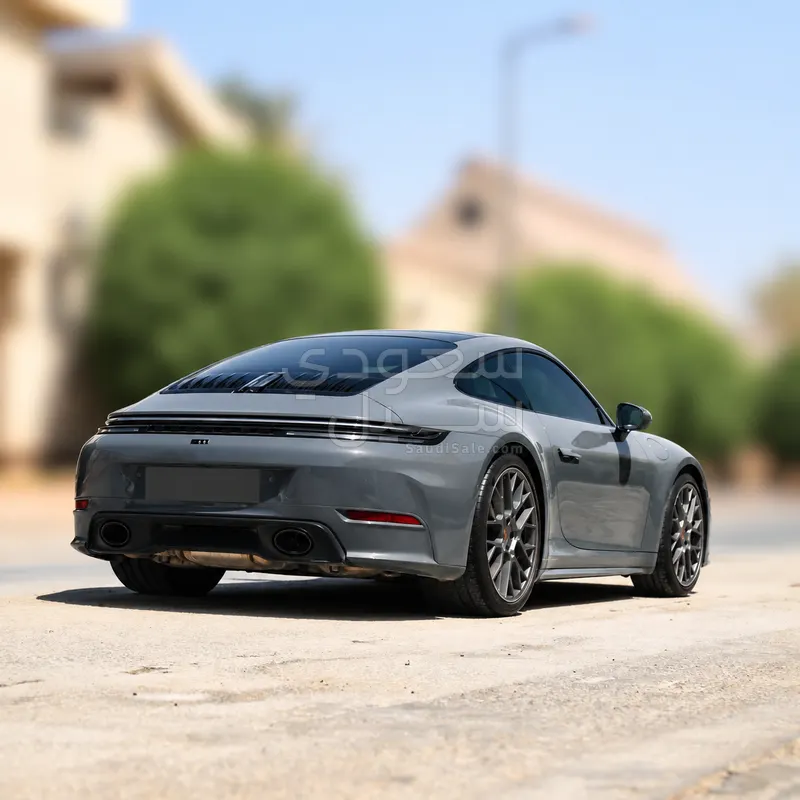 2025 بورش 911 كاريرا
