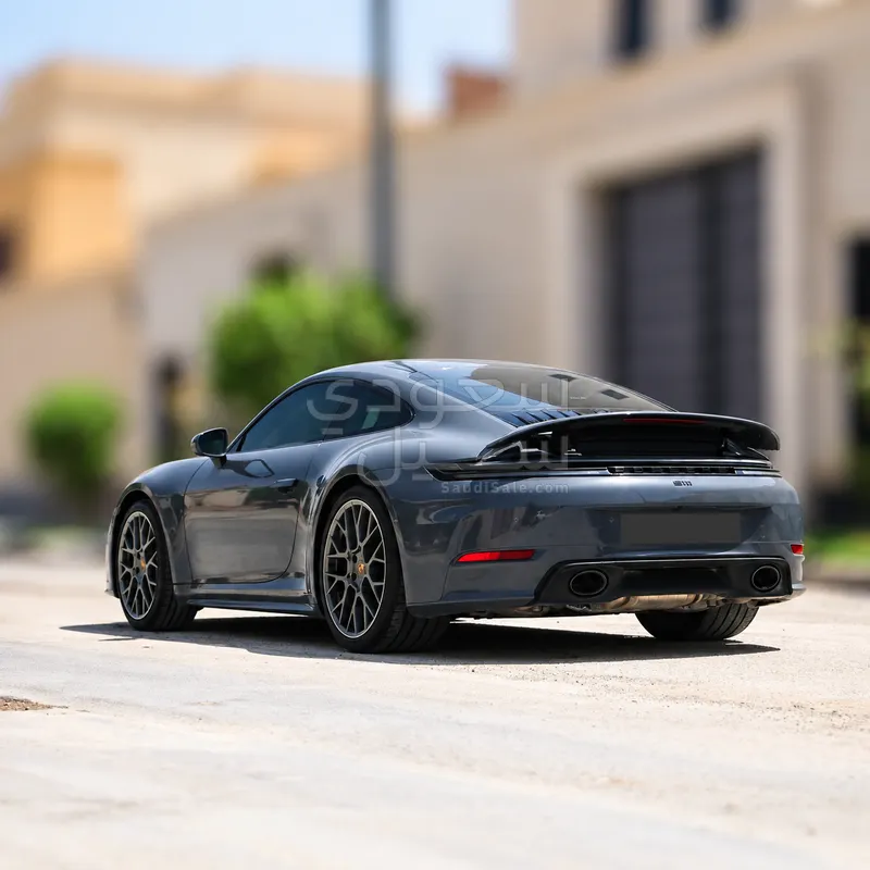 2025 بورش 911 كاريرا