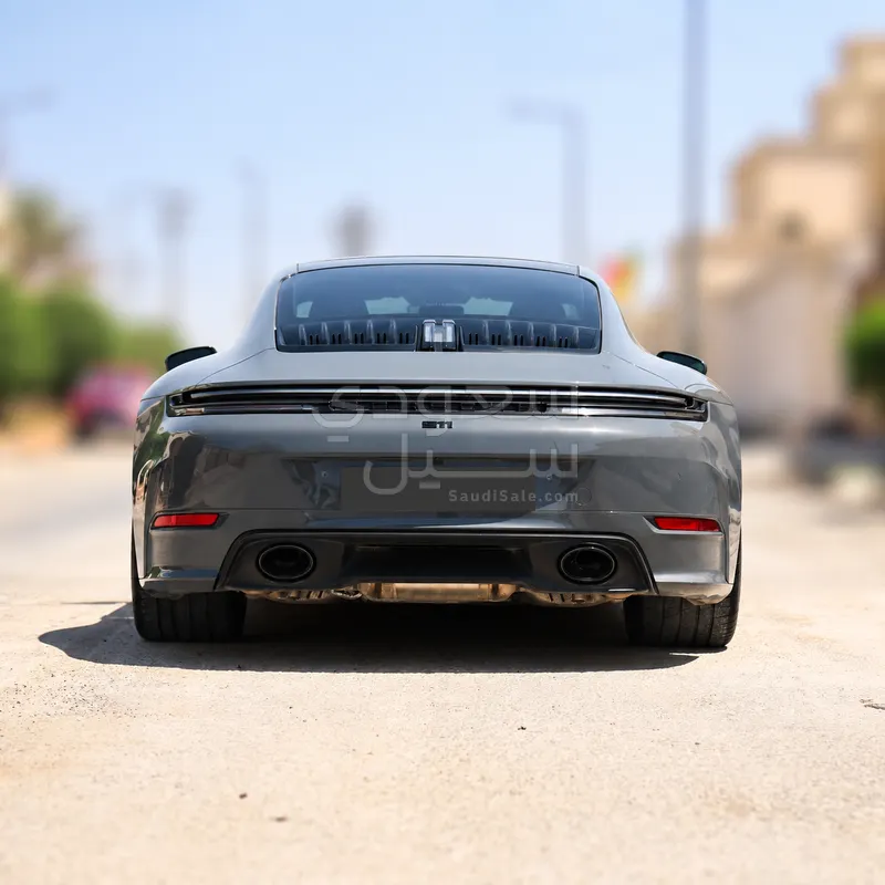2025 بورش 911 كاريرا