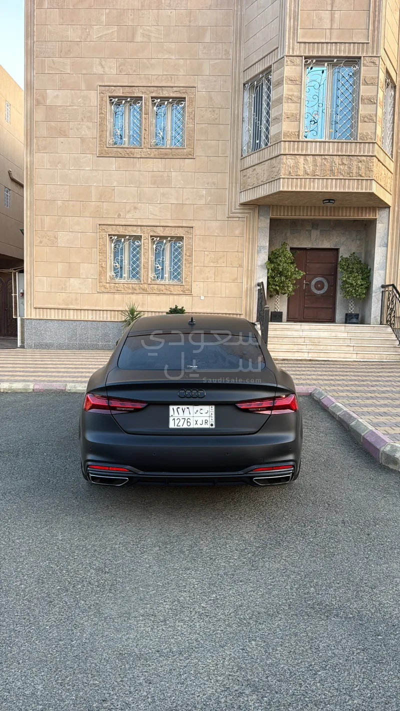 2022 اودي اي 5 40 تي اف اس اي اس لاين