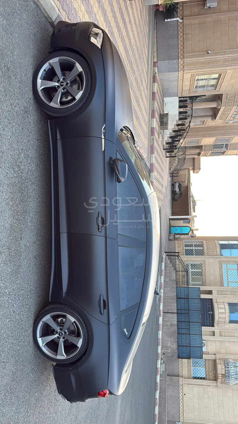 2022 اودي اي 5 40 تي اف اس اي اس لاين