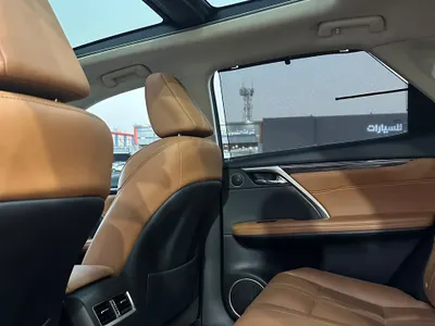 2022 لكزس أر إكس 350