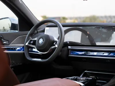 2026 بي ام دبليو الفئة السابعة 735 إل أي