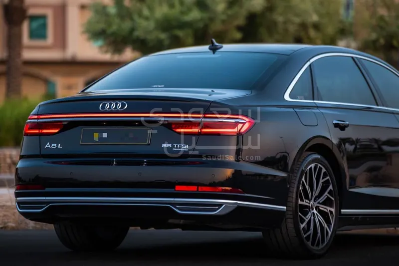 2021 اودي اي 8 ال 55تي اف اس أي